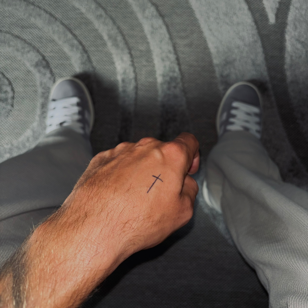 Tillfälligt tatueringskors