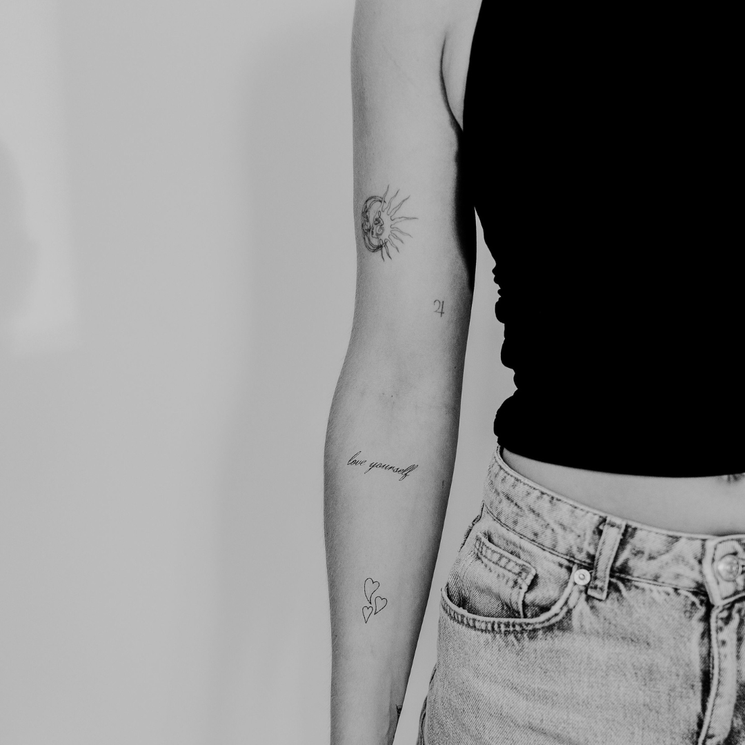 Tro-tatueringar: 10 spirituella designer med djup betydelse