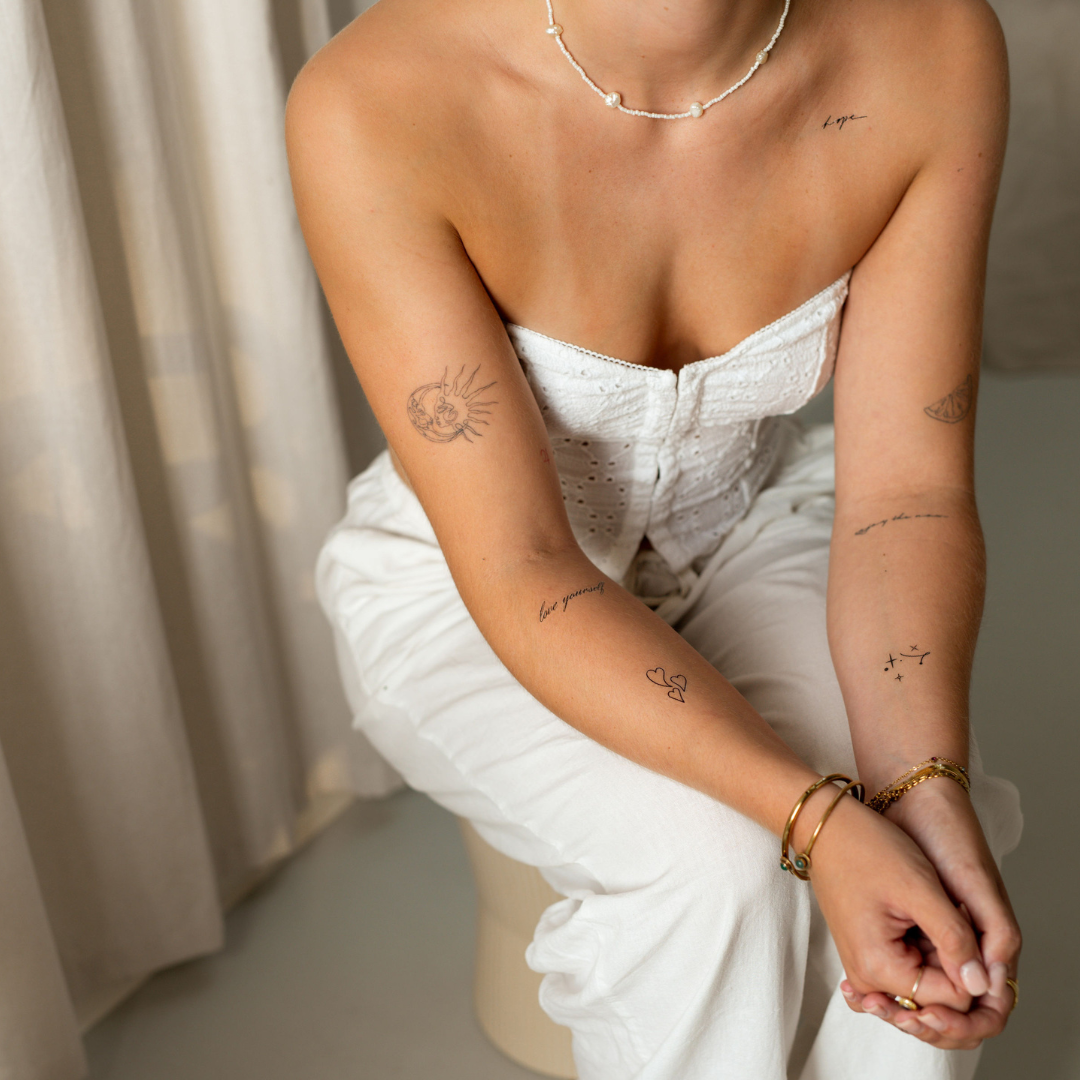 Tillfällig tatuering fot: 10 fantastiska designer för denna sommar