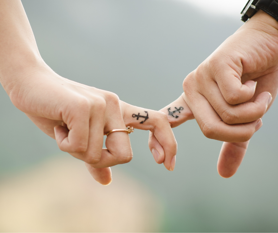 Matchande tatueringar: 10 tillfälliga tatueringsidéer för vänner och mor och dotter