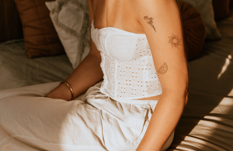 Fina linjetatueringar