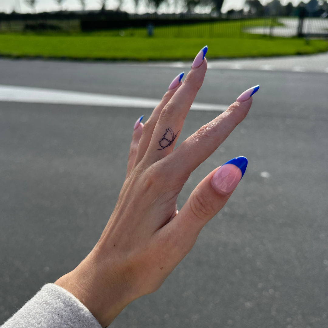 Tillfällig tatuering fjäril finlinje