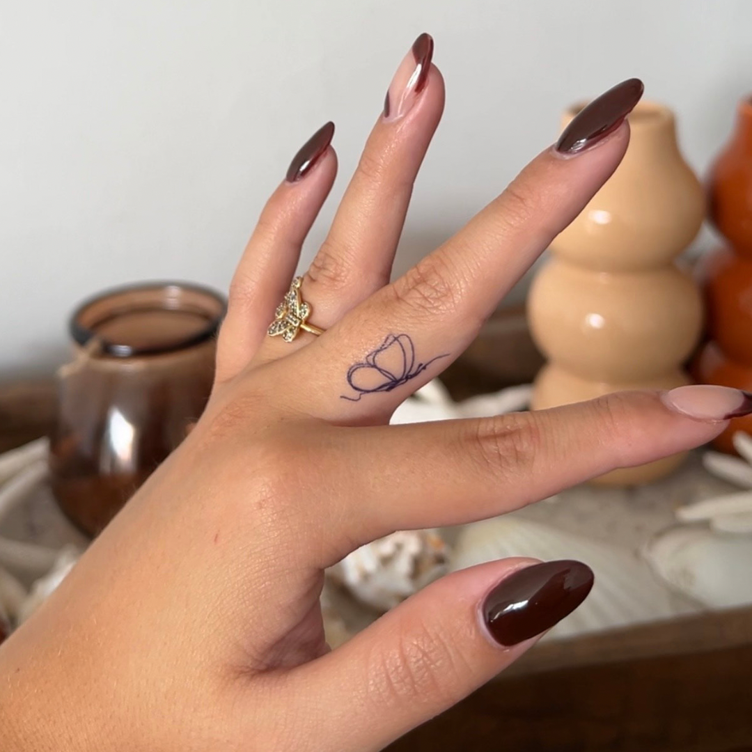 Tillfällig tatuering fjäril finlinje