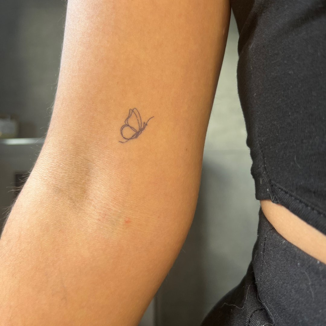 Tillfällig tatuering fjäril finlinje
