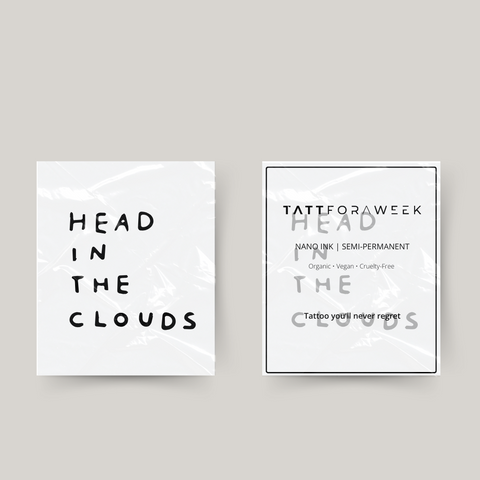 Tillfälligt tatueringshuvud i molnen